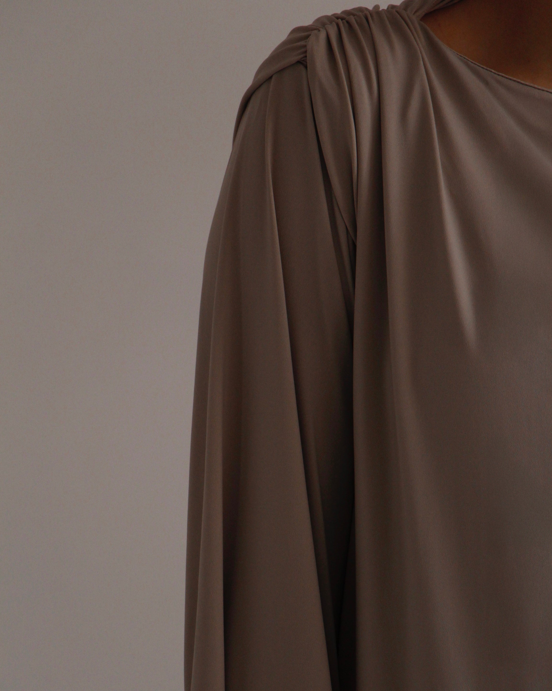 PLEATED JERSEY DRESS | STONE