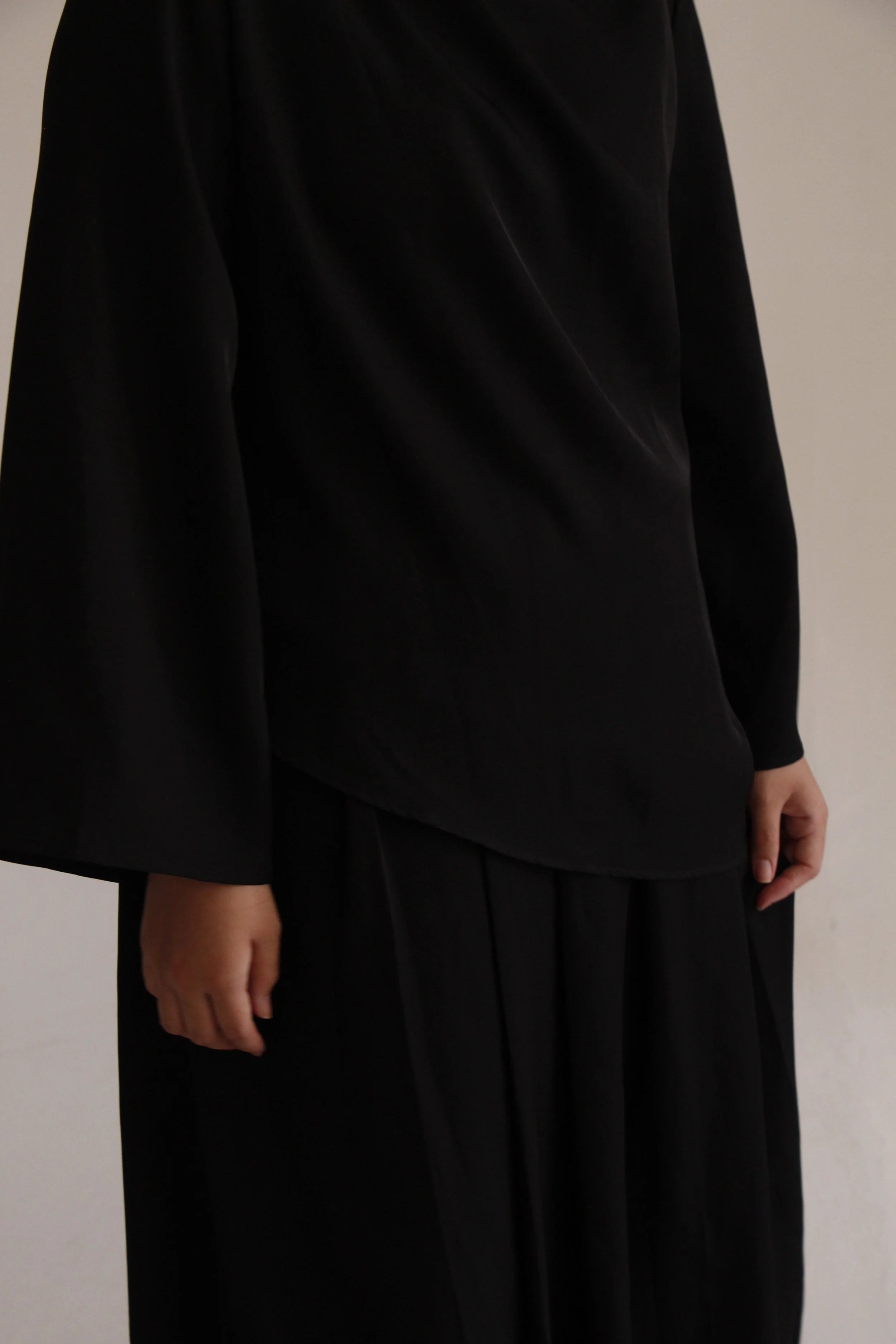 ASYMMETRICAL SET | BLACK